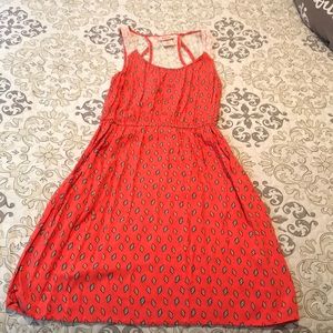 Sleeveless short dress.